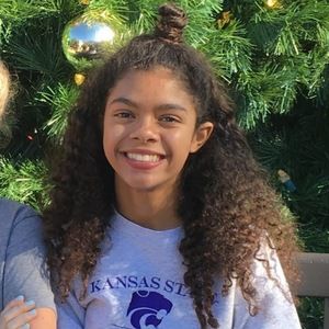 Meet your Posher, Chloe